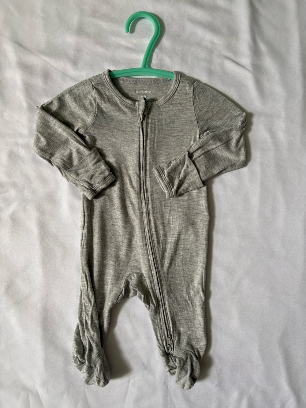 🚙 Baby boy Carter's Gray Zipper Footed One-Piece